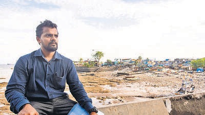Activist Yogesh Mandre seeks accountability from MPA for the debris being dumped at Jamshedji Jetty. (Anshuman Poyrekar/HT PHOTO) Activist Yogesh Mandre seeks accountability from MPA for the debris being dumped at Jamshedji Jetty. (Anshuman Poyrekar/HT PHOTO)