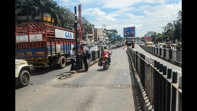 BRT boom barrier maintenance being carried at Sathe biscuit terminus on Friday. (Shankar Narayan/HT PHOTO)