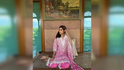 Khushi Kapoor shared her beautiful photos and captioned her post, "Today." Her sister Janhvi Kapoor commented on her photo and wrote, "Pink muffin." (Instagram/@khushi05k)