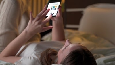 Scrolling social media at night? Here's how the screen is causing skin problems (Unsplash) Scrolling social media at night? Here's how the screen is causing skin problems (Unsplash)