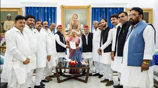 Samajwadi Party chief Akhilesh Yadav and other leaders of his party call on Uttar Pradesh governor Anandiben Patel in Lucknow on Friday. (PTI PHOTO) Samajwadi Party chief Akhilesh Yadav and other leaders of his party call on Uttar Pradesh governor Anandiben Patel in Lucknow on Friday. (PTI PHOTO)