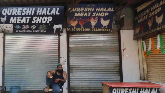 A view of a shuttered meat shop at Sadar Bazar in Gurugram (Vipin Kumar/HT Photo)