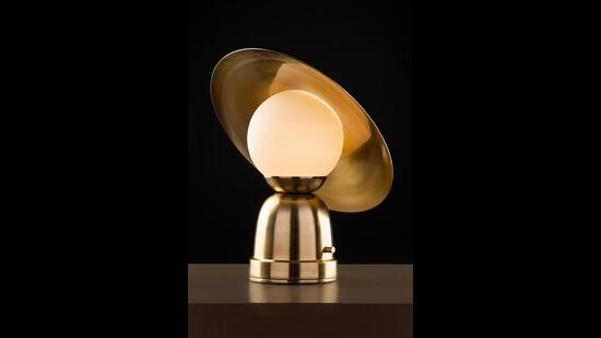This ‘contemporary meets modern’ designer lamp is perfect to dress a side and corner table or a bare corner (The beautiful Kasa Brass Calisto lamp by Rosha)
