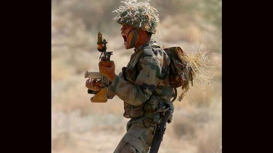 An Indian Army soldier during a military drill in Rajasthan. (Jasjeet Plaha/ HT File Photo)