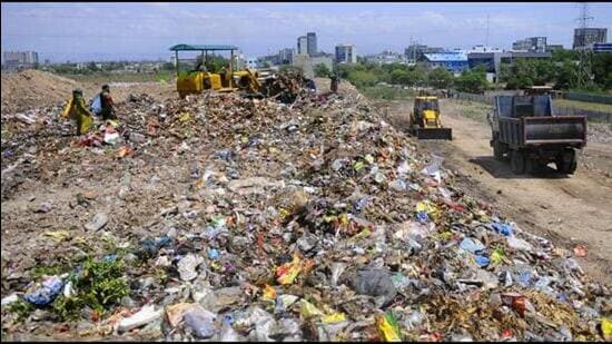 Despite multiple orders by the National Green Tribunal, a proper solid waste management system eludes Mohali in Punjab. (HT file photo)