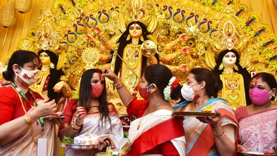 Durga Puja is one of the biggest Hindu festivals celebrated across the country to mark the victory of goddess Durga in her battle against the shape-shifting asura, Mahishasura. Also known as Durgotsava or Sharodotsava, this festival holds great significance for the Bengali community who celebrates it with great pomp every year. It begins with Mahalaya, which will be observed on September 25 this year. Here's how the significance of the five auspicious days of Durga Puja.(ANI)