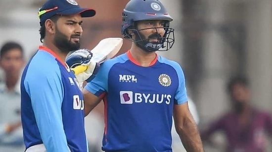 India wicketkeeper-batters Rishabh Pant and Dinesh Karthik(Twitter)