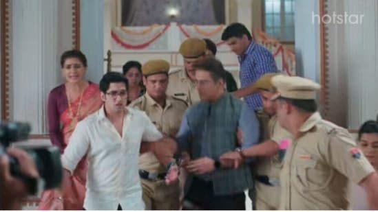 Kairav and Manish get arrested in latest episode of Yeh Rishta Kya Kehlata Hai.
