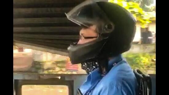 Kochi: A driver wearing a helmet drives a Kerala State Road Transport Corporation bus after incidents of stone pelting across Kerala, during the ‘hartal’ called by Popular Front of India (PFI) (ANI) Kochi: A driver wearing a helmet drives a Kerala State Road Transport Corporation bus after incidents of stone pelting across Kerala, during the ‘hartal’ called by Popular Front of India (PFI) (ANI)