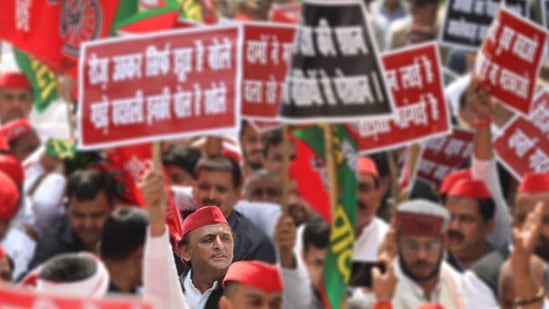 (File) Samajwadi Party chief Akhilesh Yadav along with other party members during protest march in state capital on Monday. (HT PHOTO)