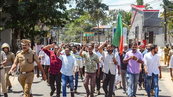 Thiruvananthapuram: PFI activists march during the ‘hartal’ called by PFI in protest against the nationwide arrest of its leaders by ED and NIA (PTI) Thiruvananthapuram: PFI activists march during the ‘hartal’ called by PFI in protest against the nationwide arrest of its leaders by ED and NIA (PTI)
