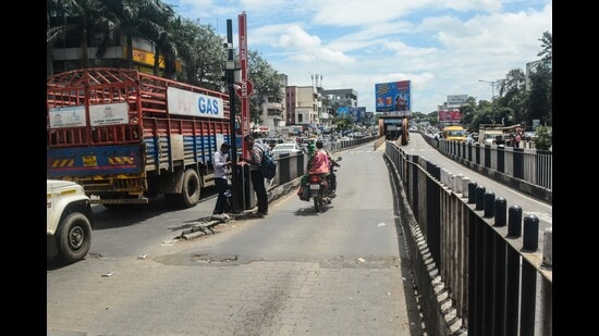 BRT boom barrier maintenance being carried at Sathe biscuit terminus on Friday. (Shankar Narayan/HT PHOTO)