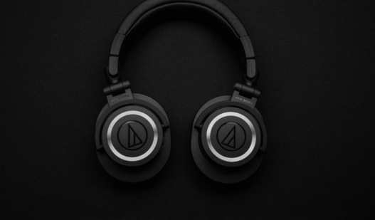 Amazon Great Indian Festival 2022 Sale offers up to 70% discount on earphones and headphones (pexels.com)