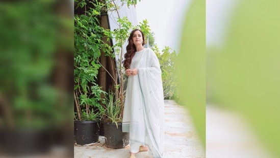 Dia Mirza's outfit is made using handwoven linen textile from West Bengal and the yarn-dyed stripes are vegetable dyed. It is 100 per cent natural and sustainable.(Instagram/@diamirzaofficial)