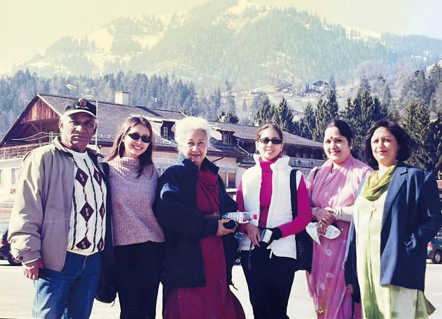 With (from left) Yash Chopra, Preeti, Kim Sharma’s mother, Kim, Shamita Shetty’s mother and Preeti’s mom, in Switzerland before shooting Mohabbatein’s Humko Humise Chura Lo With (from left) Yash Chopra, Preeti, Kim Sharma’s mother, Kim, Shamita Shetty’s mother and Preeti’s mom, in Switzerland before shooting Mohabbatein’s Humko Humise Chura Lo