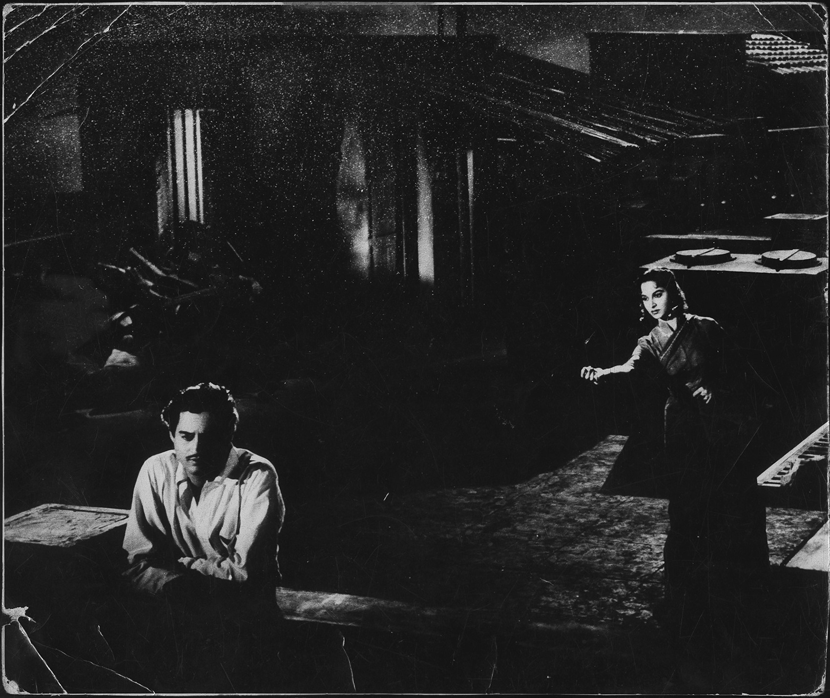 Guru Dutt and Waheeda Rehman in Pyaasa. “Guru Dutt is not part of the plot of Chup but he is the biggest inspiration for the film.” - R Balki (HT Photo) Guru Dutt and Waheeda Rehman in Pyaasa. “Guru Dutt is not part of the plot of Chup but he is the biggest inspiration for the film.” - R Balki (HT Photo)