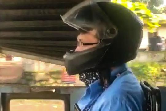 Kochi: A driver wearing a helmet drives a Kerala State Road Transport Corporation bus after incidents of stone pelting across Kerala, during the ‘hartal’ called by Popular Front of India (PFI) (ANI) Kochi: A driver wearing a helmet drives a Kerala State Road Transport Corporation bus after incidents of stone pelting across Kerala, during the ‘hartal’ called by Popular Front of India (PFI) (ANI)