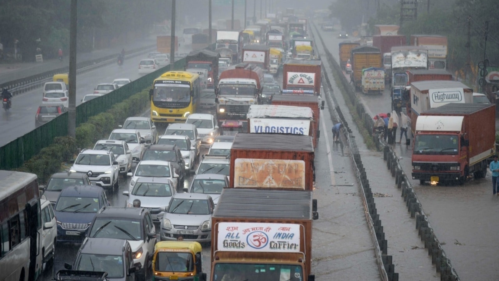 Delhi Traffic Advisory Avoid These Roads As Rains Lash Ncr For 3rd