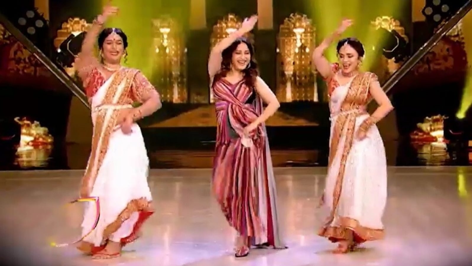 Jhalak Dikhhla Jaa 10: Madhuri Dixit, Amruta Khanvilkar dance to Dola Re Dola, Karan Johar calls it ‘best moment’