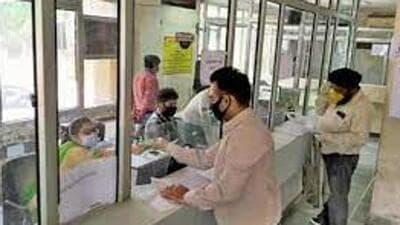 As per the officials, low footfall was witnessed at the suwidha kendras on Saturday. Over 1,400 property owners submitted the tax on Saturday evening (both online and offline) and the Ludhiana MC collected a revenue of  ₹1.10-crore. (HT FILE)
