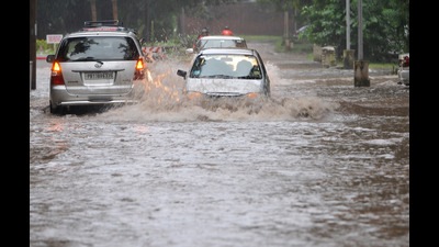 Vehicles making their way through a waterlogged road at Panjab University, Chandigarh. (Ravi Kumar/HT) Vehicles making their way through a waterlogged road at Panjab University, Chandigarh. (Ravi Kumar/HT)