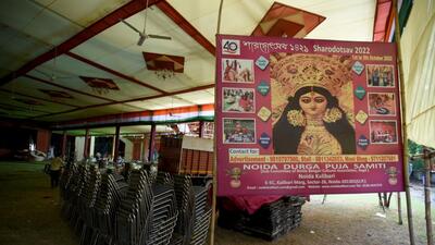 A Durga Puja pandal in Noida. (Sunil Ghosh/ HT)
