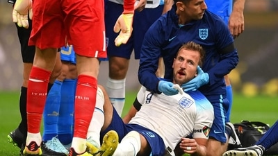 The medics treat Harry Kane during England's 1-0 defeat vs Italy at San Siro. (Twitter)
