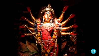 Men and women keep fast during Navratri to seek the blessings of the goddess. Men and women keep fast during Navratri to seek the blessings of the goddess.