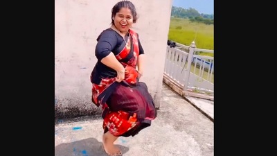 The image, taken from the Instagram video shared by Neha Kakkar, shows a woman dancing to O Sajna. (Instagram/@pranalimusic)