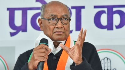  Congress leader Digvijaya Singh commented on RSS chief Mohan Bhagwat's recent visit to a mosque and madrasa. (PTI) Congress leader Digvijaya Singh commented on RSS chief Mohan Bhagwat's recent visit to a mosque and madrasa. (PTI)