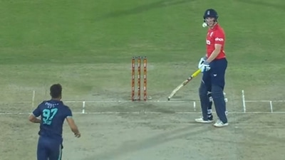 Haris Rauf's bouncer gets stuck on Harry Brook's helmet. (Twitter) Haris Rauf's bouncer gets stuck on Harry Brook's helmet. (Twitter)