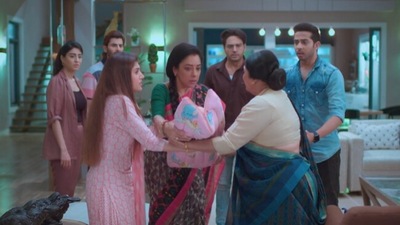 Leela wants to take Kinjal and Pari back to the Shah house. Leela wants to take Kinjal and Pari back to the Shah house.