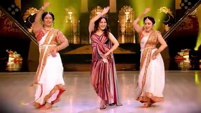 Madhuri Dixit dances with Amruta Khanvilkar (right) on Jhalak Dikhhla Jaa. Madhuri Dixit dances with Amruta Khanvilkar (right) on Jhalak Dikhhla Jaa. 