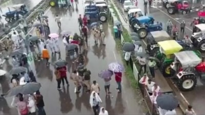 Haryana farmers protest: Demonstrators in large numbers were seen on the GT Karnal Road. ((ANI) ) Haryana farmers protest: Demonstrators in large numbers were seen on the GT Karnal Road. ((ANI) )