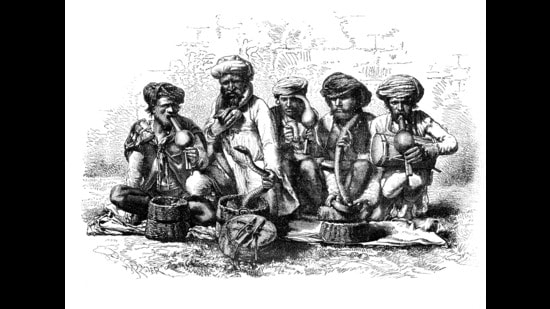 An engraved illustration of Indian snake charmers in an edition of Le Magasin Pittoresque, 1875. (Shutterstock)