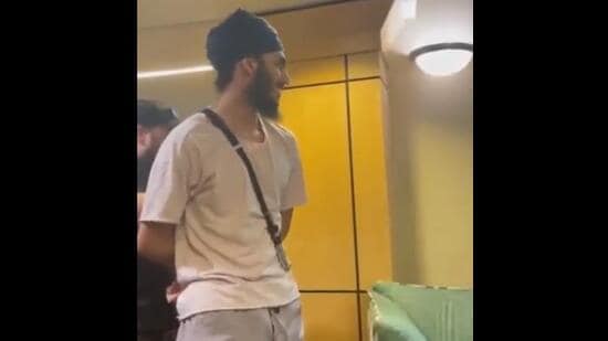 The video of the Sikh student being detained at University of North Carolina for wearing a Kirpan was initially shared by the student, who posted it on Twitter saying that the police handcuffed him for resisting letting the officer take his Kirpan out of the miyaan. (SOURCED)