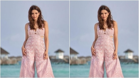 Aamna’s pastel pink jumpsuit featured silver embellishments and a plunging neckline, it also featured side midriff-baring details.(Instagram/@aamnasharifofficial)