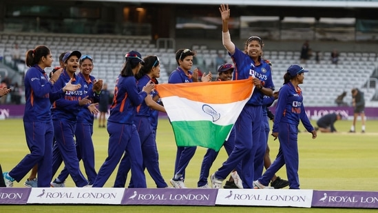India's Jhulan Goswami and teammates celebrate after winning the match(Reuters)