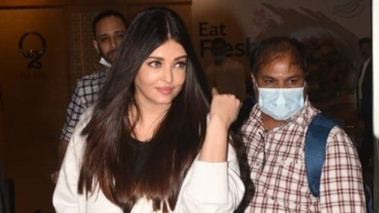 Aishwarya Rai walks out of Mumbai airport Friday night. (Varinder Chawla)