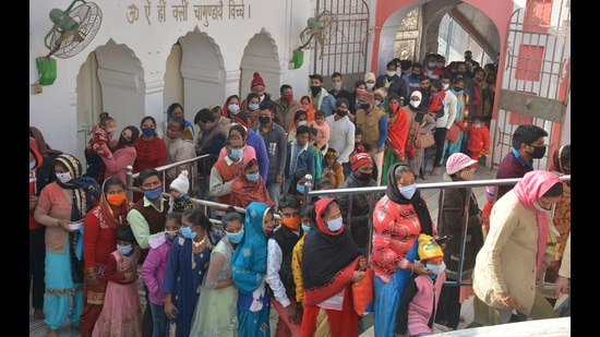 The Mansa Devi temple is spread over 100 acres in Bilaspur village in Panchkula in the foothills of Shivalik Hills, 10 km from Chandi Mandir, another noted Hindu shrine in the region. (HT Photo)