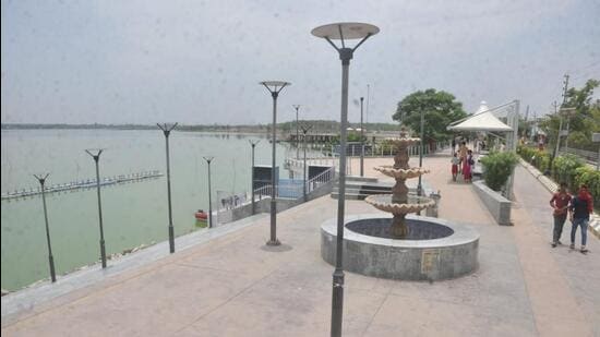 The Ramgarh Tal lake in Gorakhpur after its beautification. (HT PHOTO)
