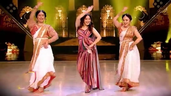 Madhuri Dixit dances with Amruta Khanvilkar (right) on Jhalak Dikhhla Jaa.&nbsp;