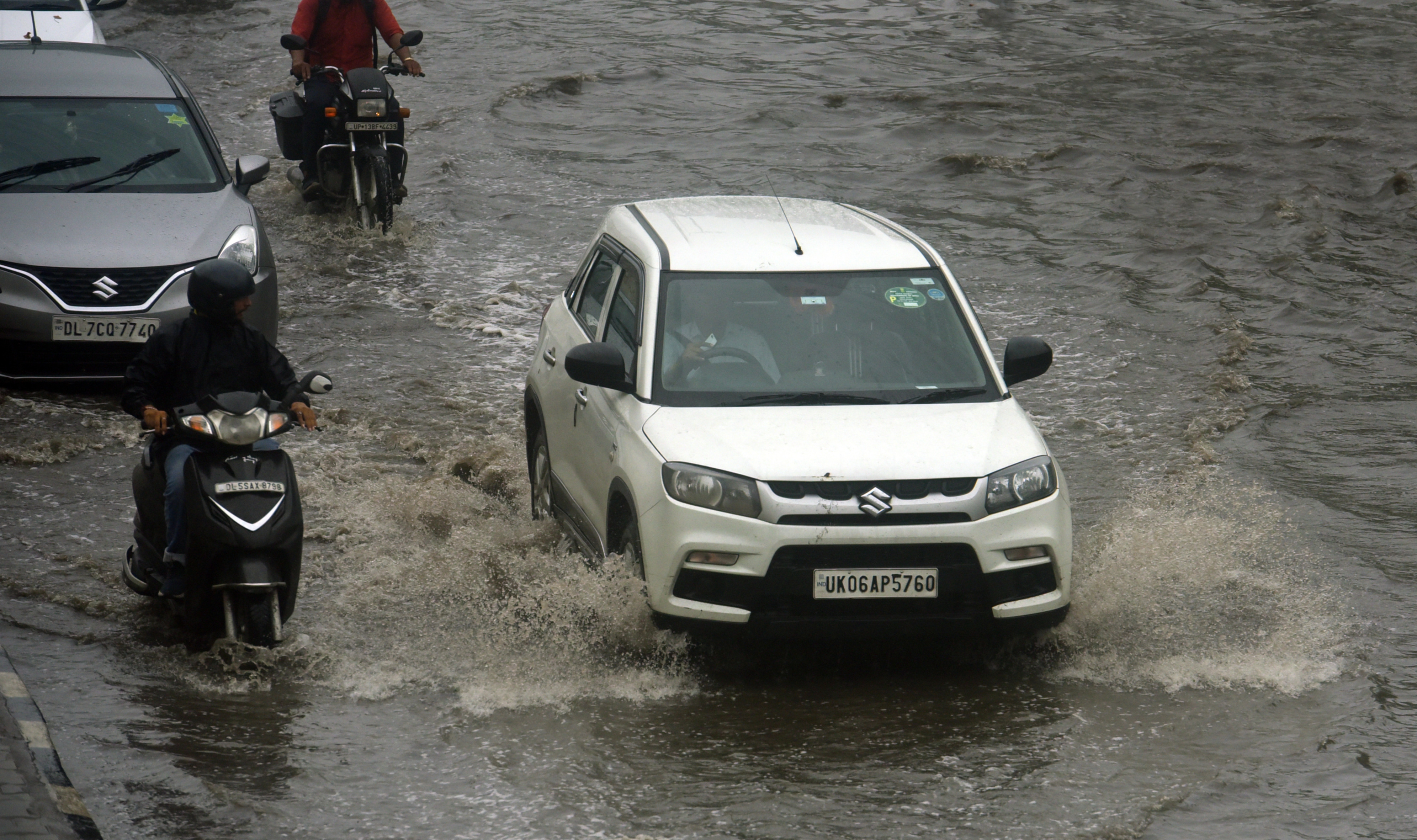 A view of the waterlogged stretch on NH-24 following heavy rains near Mayur Vihar, in New Delhi. (Raj K Raj/HT Photo) A view of the waterlogged stretch on NH-24 following heavy rains near Mayur Vihar, in New Delhi. (Raj K Raj/HT Photo)