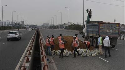 A view of the closed carriageway at Hero Honda Chowk (HHC) flyover, in Gurugram. (Vipin Kumar/HT Photo) A view of the closed carriageway at Hero Honda Chowk (HHC) flyover, in Gurugram. (Vipin Kumar/HT Photo)