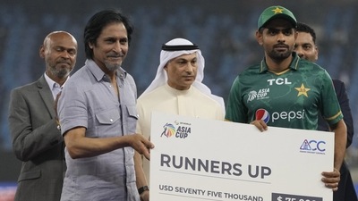 Pakistan's captain Babar Azam receives the runners up award from Chairman Pakistan Cricket Board Ramiz Raja during the presentation ceremony. (AP) Pakistan's captain Babar Azam receives the runners up award from Chairman Pakistan Cricket Board Ramiz Raja during the presentation ceremony. (AP)