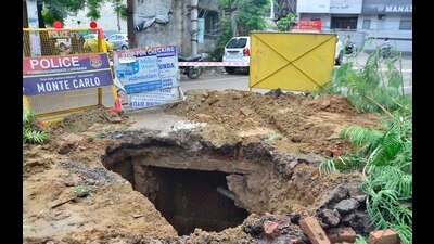 The road portion which caved in at Saggu Chowk in Ludhiana on Sunday. (Harvinder Singh/HT) The road portion which caved in at Saggu Chowk in Ludhiana on Sunday. (Harvinder Singh/HT)
