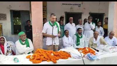 Agriculture minister and RJD MLA Sudhakar Singh addresses a farmer’s seminar in Kaimur district on Sunday. (HT Photo) Agriculture minister and RJD MLA Sudhakar Singh addresses a farmer’s seminar in Kaimur district on Sunday. (HT Photo)