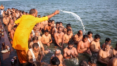 People performing rituals in Bhopal lake. It is believed that offerings made during ‘Pitru Paksh’ brings peace to the deceased souls and helps them reach divine destination. (PTI) People performing rituals in Bhopal lake. It is believed that offerings made during ‘Pitru Paksh’ brings peace to the deceased souls and helps them reach divine destination. (PTI)