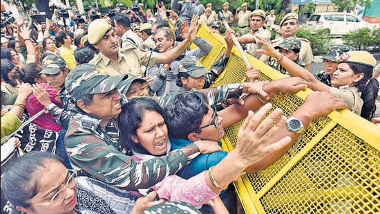 New Delhi, India - Sept. 25, 2022: Security personnel try to disperse members of AAP women wing during a protest against BJP over the killing of Ankita Bhandar at DDU Marg near BJP Headquarters, in New Delhi, India, on Sunday, September 25, 2022. (Photo by Sanjeev Verma/ Hindustan Times) (Hindustan Times) New Delhi, India - Sept. 25, 2022: Security personnel try to disperse members of AAP women wing during a protest against BJP over the killing of Ankita Bhandar at DDU Marg near BJP Headquarters, in New Delhi, India, on Sunday, September 25, 2022. (Photo by Sanjeev Verma/ Hindustan Times) (Hindustan Times)