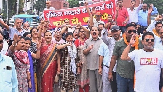 Haridwar: Garhwal Sabha and Pahadi Mahaa Sabha members stage a protest over Ankita murder case, in Haridwar, Saturday, Sept. 24, 2022. (PTI Photo) Haridwar: Garhwal Sabha and Pahadi Mahaa Sabha members stage a protest over Ankita murder case, in Haridwar, Saturday, Sept. 24, 2022. (PTI Photo) 